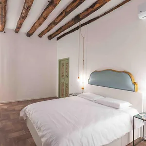 Appartamento Calderai 82 1 E 2, Palermo
